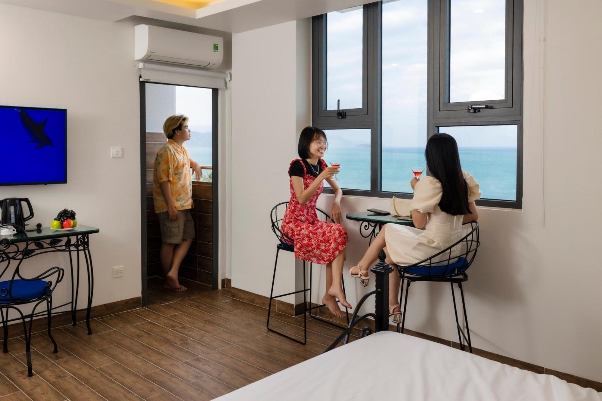 Azura Gold Hotel & Apartment Nha Trang Exteriör bild